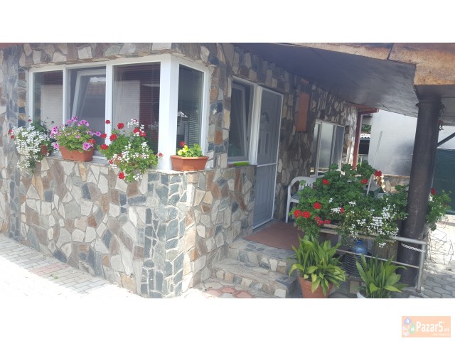 Se Prodava Kukja Vo Nas. Lisice