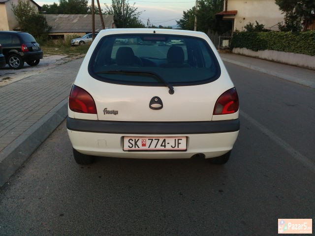 Ford Fiesta 1.3 -so 132.800km Prva Boja