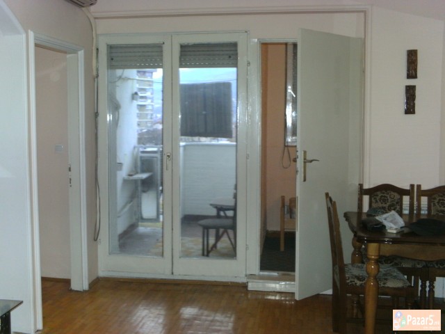 СЕ ИЗДАВА 3-СОБЕН СТАН ВО КАРПОШ 4