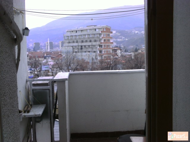 СЕ ИЗДАВА 3-СОБЕН СТАН ВО КАРПОШ 4