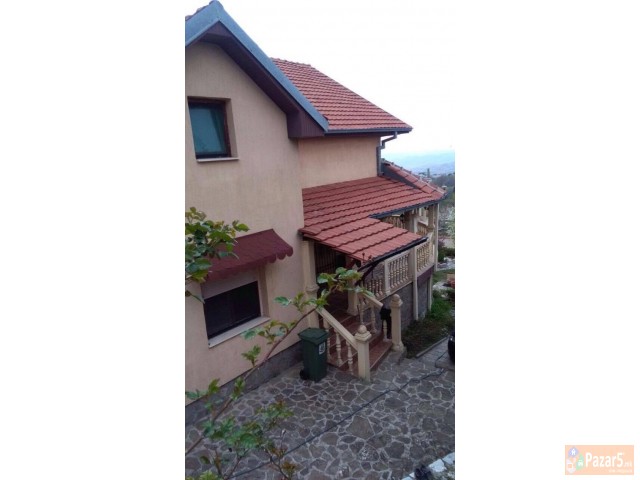 Plac So Kuka Vo Gorno Sonje - Kostan