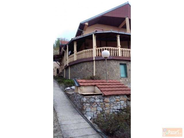 Plac So Kuka Vo Gorno Sonje - Kostan