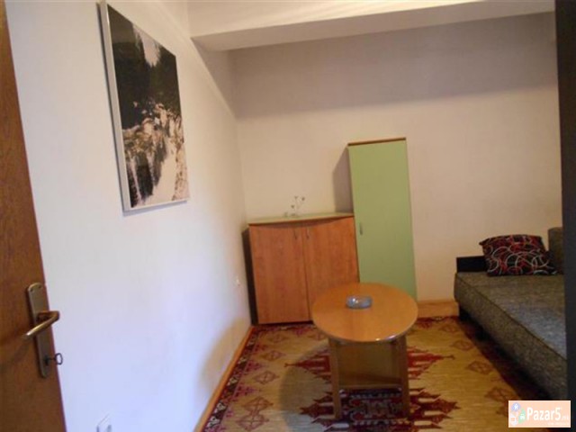 СЕ ИЗДАВА ДВОСОБЕН СТАН ВО КИСЕЛА ВОДА