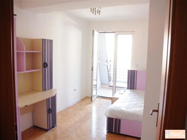 Se Iznajmuva Trosoben Stan Vo Kapishtec