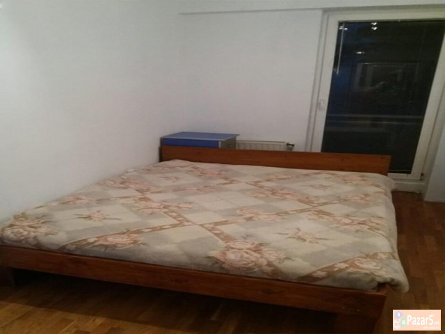 Se Iznajmuva Trosoben Stan Vo Centar