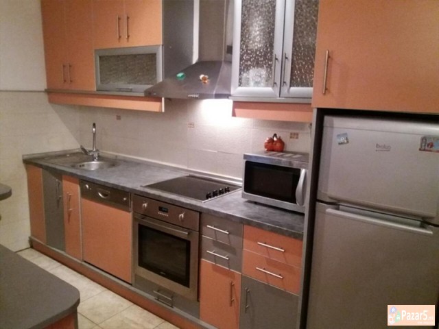 Se Iznajmuva Trosoben Stan Vo Centar