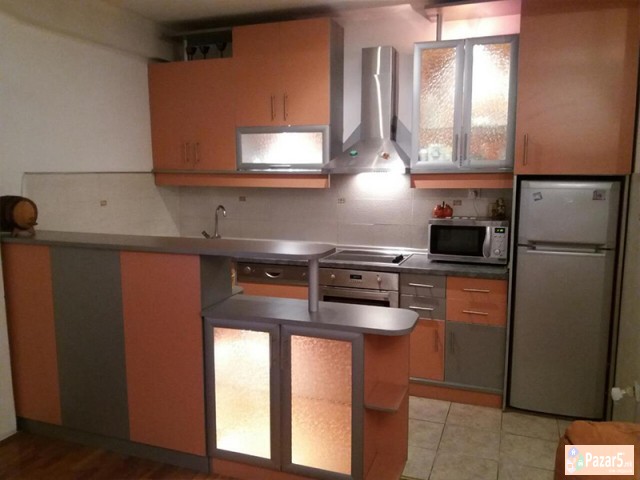 Se Iznajmuva Trosoben Stan Vo Centar