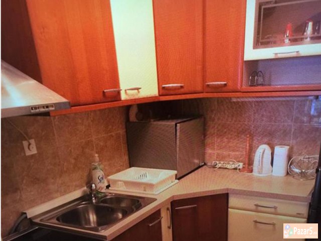 Se Iznajmuva Trosoben Stan Vo Centar