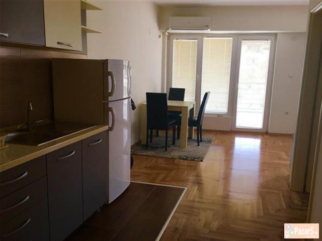 СЕ ИЗДАВА ДВОСОБЕН СТАН КАЈ УНИВЕРЗАЛНА