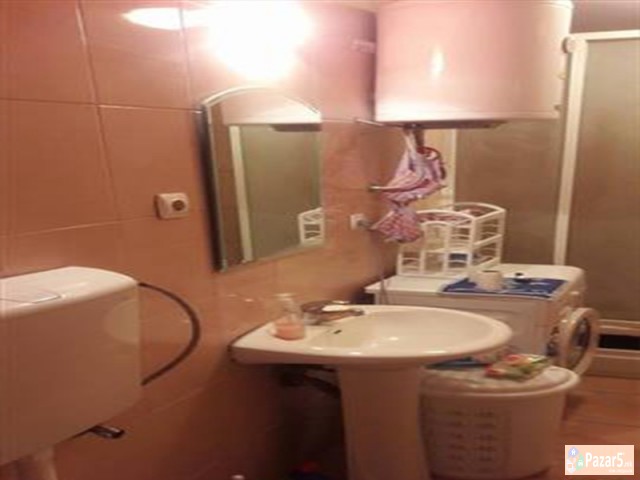 СЕ ИЗДАВА ДВОСОБЕН СТАН ВО КАРПОШ 2