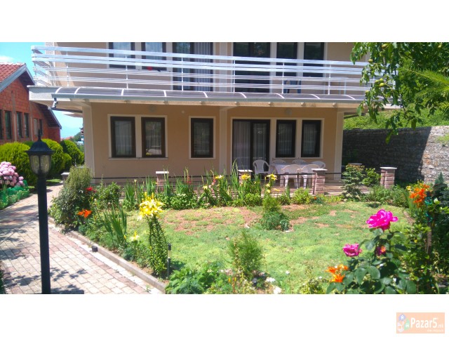 Izdavam apartmani vo Pestani-Ohrid