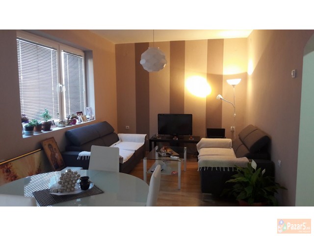 Се продава комплетно реновиран стан во Аеродром