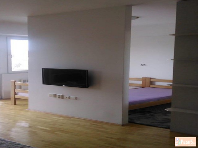 СЕ ИЗДАВА ДВОСОБЕН СТАН КАЈ НОВА ЖЕЛЕЗНИЧКА