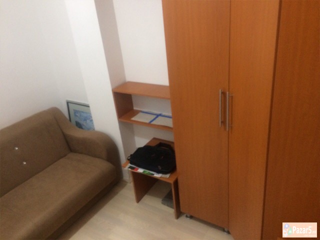 СЕ ИЗДАВА ТРОСОБЕН СТАН ВО ЦЕНТАР/УНИВЕРЗАЛНА САЛА