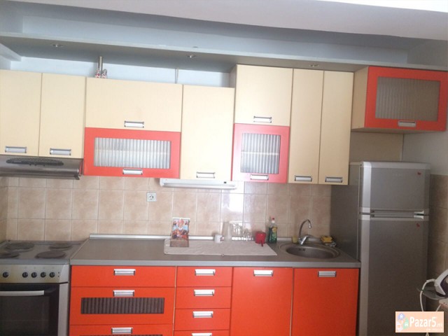 СЕ ИЗДАВА ТРОСОБЕН СТАН ВО ДЕБАР МААЛО