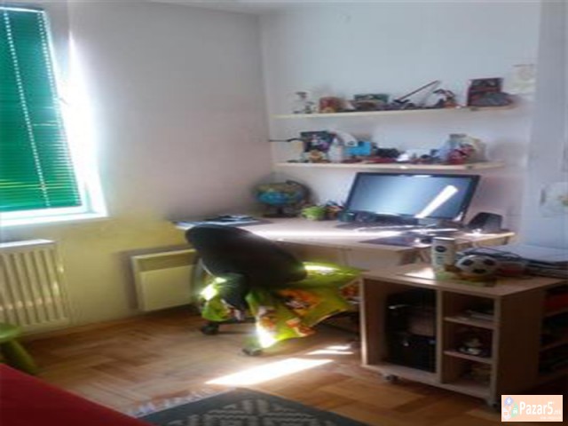 СЕ ИЗДАВА ТРОСОБЕН СТАН ВО МИЧУРИН