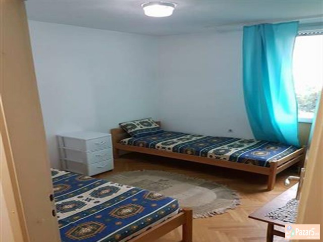 СЕ ИЗДАВА ТРОСОБЕН СТАН ВО АЕРОДРОМ