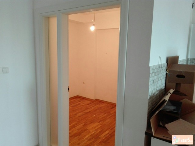 СЕ ИЗДАВА ПРАЗЕН ЧЕТВОРОСОБЕН СТАН ВО КАРПОШ 4