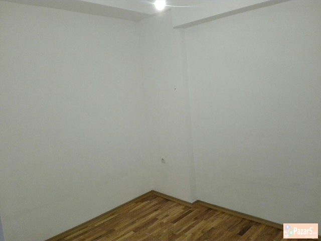 СЕ ИЗДАВА ПРАЗЕН ЧЕТВОРОСОБЕН СТАН ВО КАРПОШ 4