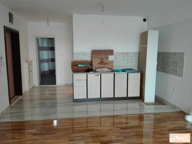 СЕ ИЗДАВА ПРАЗЕН ЧЕТВОРОСОБЕН СТАН ВО КАРПОШ 4