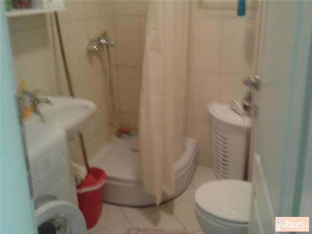 СЕ ИЗДАВА ДВОСОБЕН СТАН КАЈ НОВА ЖЕЛЕЗНИЧКА