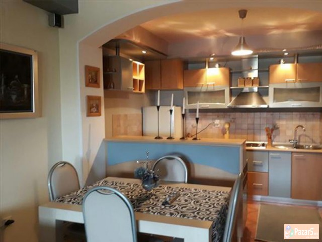 СЕ ИЗДАВА ТРОСОБЕН СТАН КАЈ НОВА ЖЕЛЕЗНИЧКА