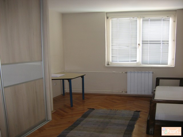 СЕ ИЗДАВА ТРОСОБЕН СТАН КАЈ УНИВЕРЗАЛНА