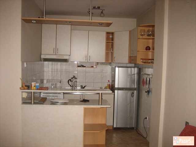 СЕ ИЗДАВА ТРОСОБЕН СТАН КАЈ УНИВЕРЗАЛНА