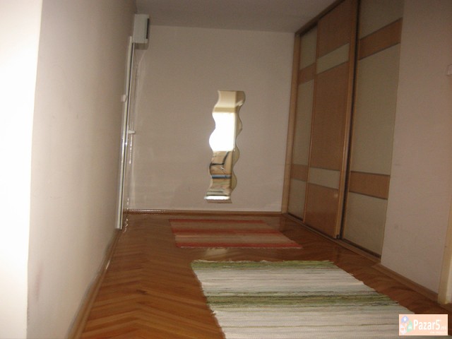 СЕ ИЗДАВА ТРОСОБЕН СТАН КАЈ УНИВЕРЗАЛНА