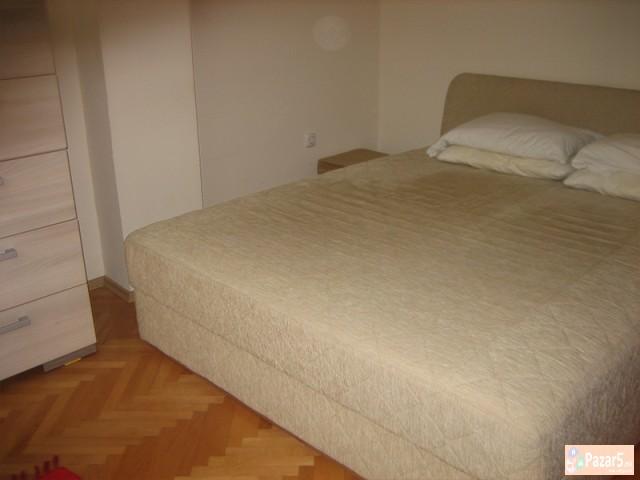 СЕ ИЗДАВА ТРОСОБЕН СТАН КАЈ УНИВЕРЗАЛНА