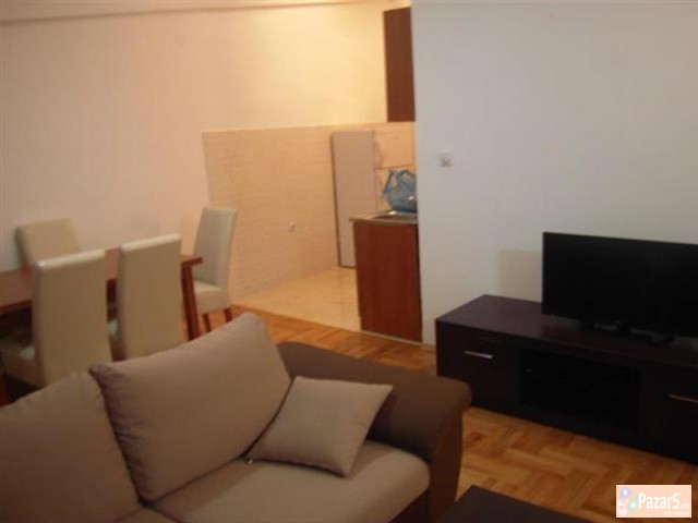 СЕ ИЗДАВА ДВОСОБЕН СТАН ВО БЛИЗИНА НА ДРЖАВНА