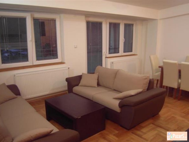 СЕ ИЗДАВА ДВОСОБЕН СТАН ВО БЛИЗИНА НА ДРЖАВНА