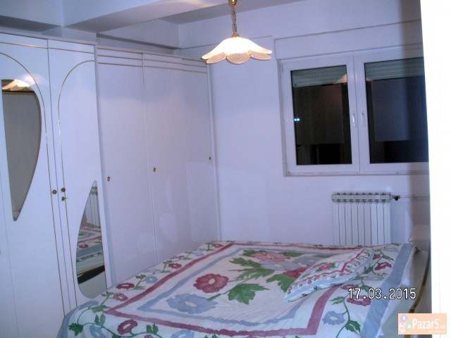 издавам трособен наместен стан во Центар