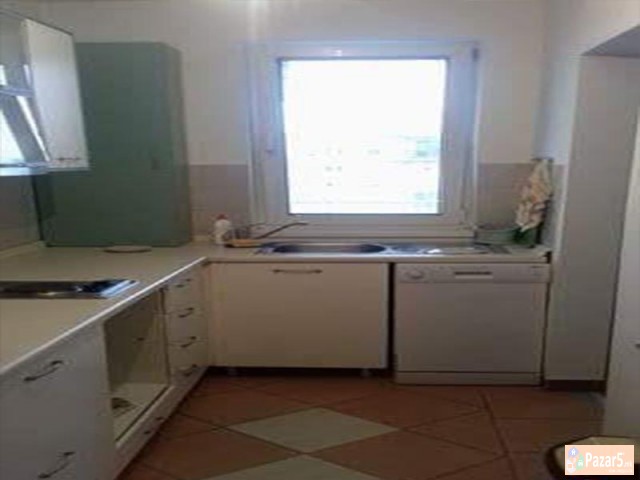 СЕ ИЗДАВА ТРОСОБЕН СТАН КАЈ УНИВЕРЗАЛНА САЛА