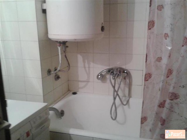 СЕ ИЗДАВА ТРОСОБЕН СТАН ВО КАПИШТЕЦ