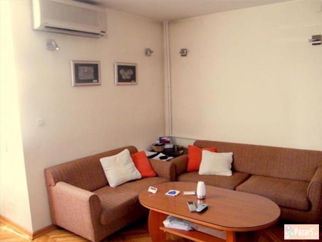 СЕ ИЗДАВА ТРОСОБЕН СТАН ВО ЦЕНТАР