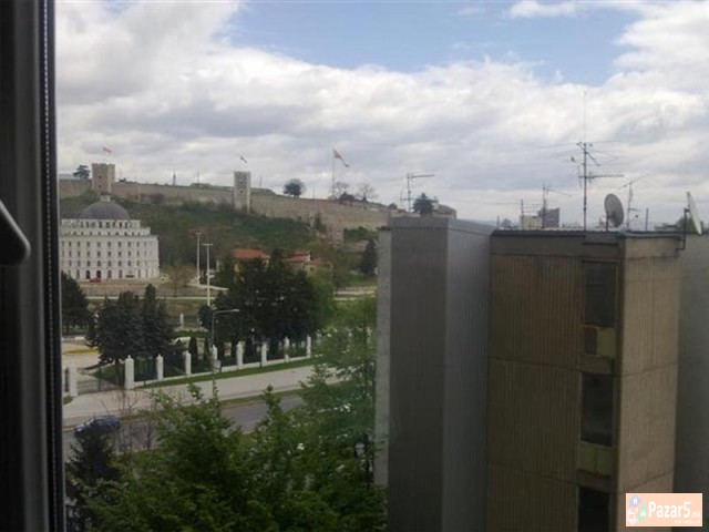 СЕ ИЗДАВА ТРОСОБЕН СТАН ВО ЦЕНТАР