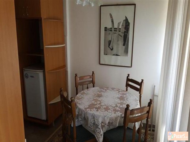 СЕ ИЗДАВА ТРОСОБЕН СТАН КАЈ НОВА ЖЕЛЕЗНИЧКА