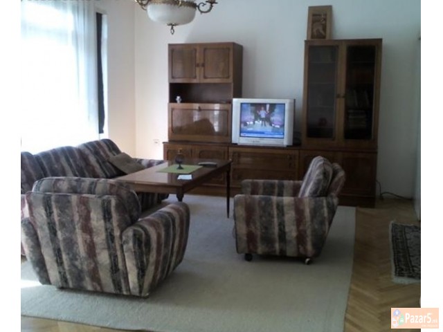 Се изнајмува трособен стан за студенти во Капиштец