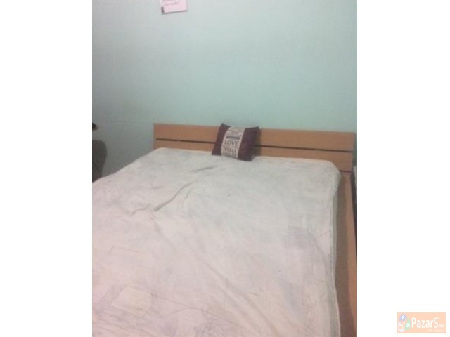 Се издава трособен стан во Центар