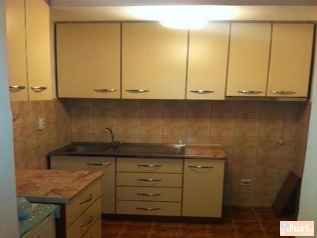 СЕ ИЗДАВА ГАРСОЊЕРА КАЈ НОВА ЖЕЛЕЗНИЧКА