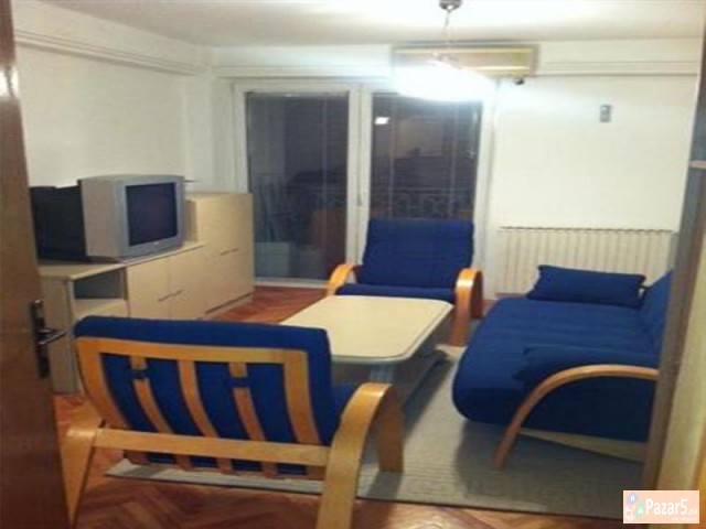 СЕ ИЗДАВА ГАРСОЊЕРА КАЈ НОВА ЖЕЛЕЗНИЧКА