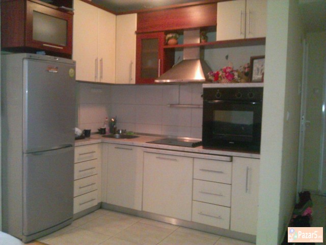 Izdavam Novo Komplet Namesteno Stance Vo Kisela Vo