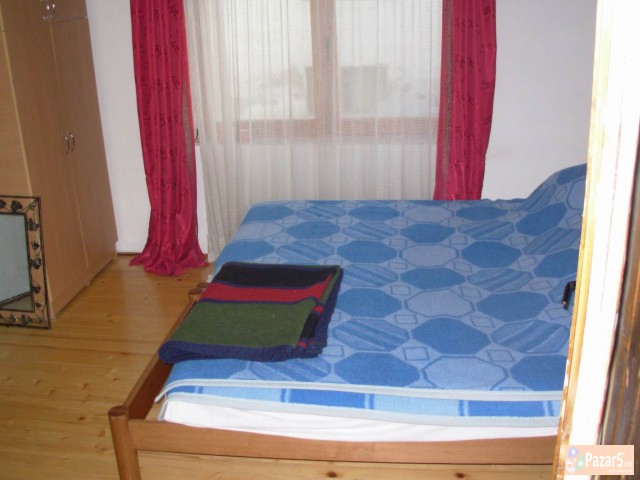 Издавам кат од куќа