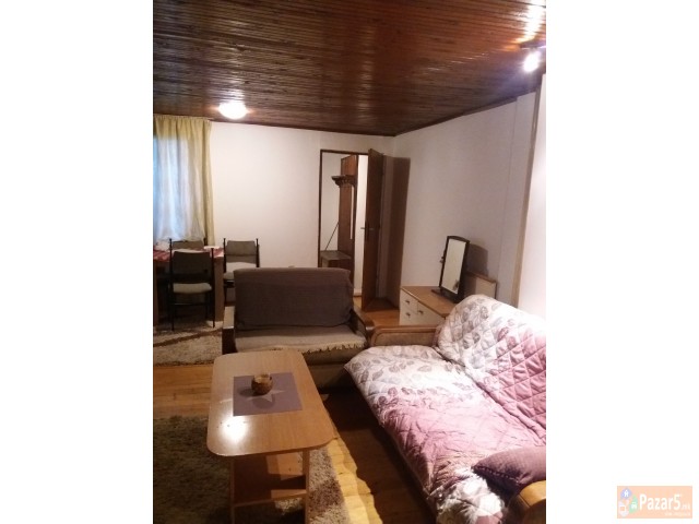 Издавам кат од куќа