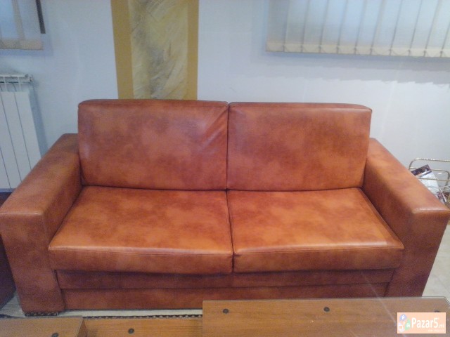 ПРОДАВАМ ГАРНИТУРА ЗА СЕДЕЊЕ