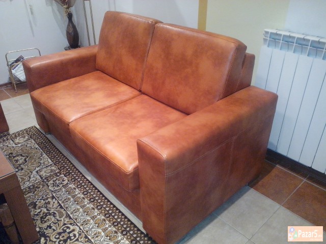 ПРОДАВАМ ГАРНИТУРА ЗА СЕДЕЊЕ