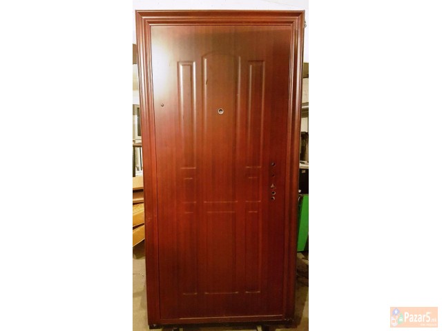 Blindirani Vlezni Vrati Plakanje Na Rati