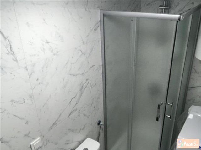 СЕ ИЗДАВА ДВОСОБЕН СТАН КАЈ УНИВЕРЗАЛНА САЛА