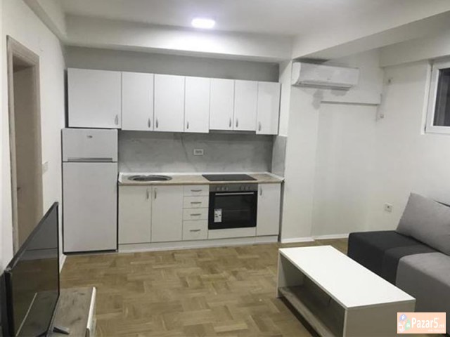 СЕ ИЗДАВА ДВОСОБЕН СТАН КАЈ УНИВЕРЗАЛНА САЛА